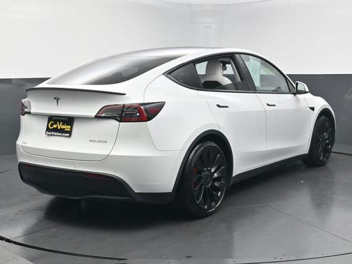 Pearl White Multi-Coat 2022 Tesla Model Y Performance Dual Motor All-Wheel Drive