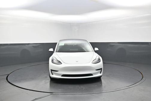 Pearl White Multi-Coat 2023 Tesla Model 3 Standard Range