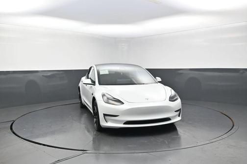 Pearl White Multi-Coat 2023 Tesla Model 3 Standard Range