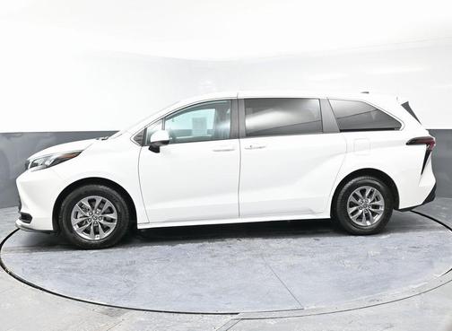 2024 Toyota Sienna LE