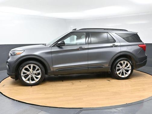 Gray Metallic 2021 Ford Explorer Platinum