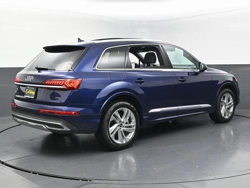 2022 Audi Q7 45 Premium Plus