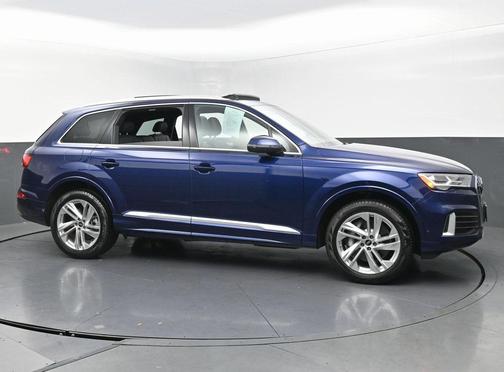 2022 Audi Q7 45 Premium Plus