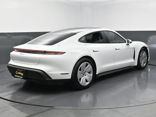 2022 Porsche Taycan 