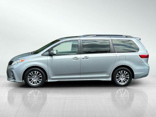 2019 Toyota Sienna XLE