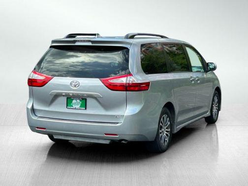 2019 Toyota Sienna XLE