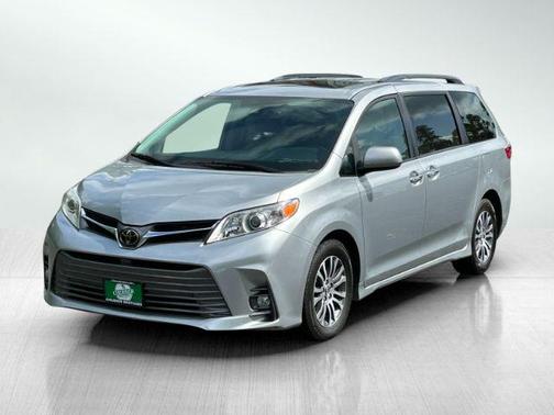 2019 Toyota Sienna XLE