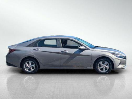 2021 Hyundai ELANTRA SE