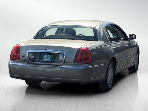 2011 Lincoln Town Car Signature