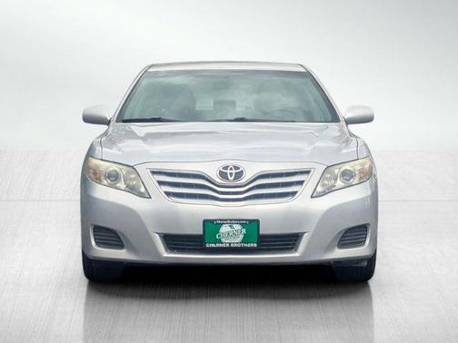 Classic Silver Metallic 2011 Toyota Camry LE