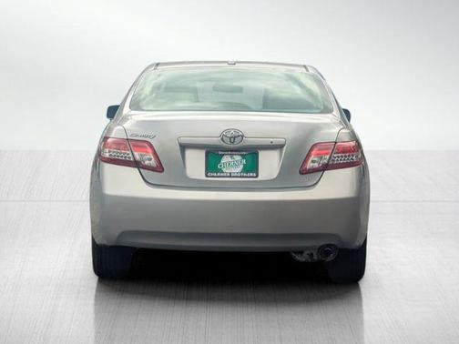 Classic Silver Metallic 2011 Toyota Camry LE