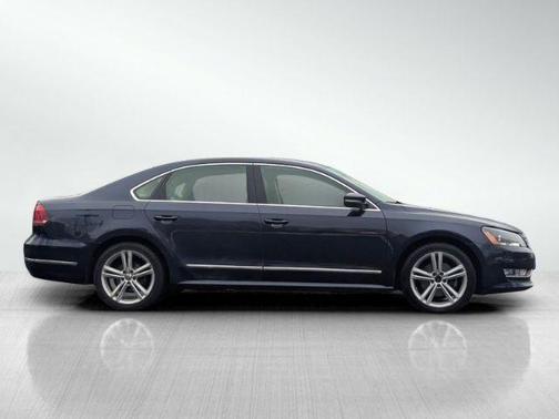2015 Volkswagen Passat 1.8T Auto SE w/Sunroof & Nav