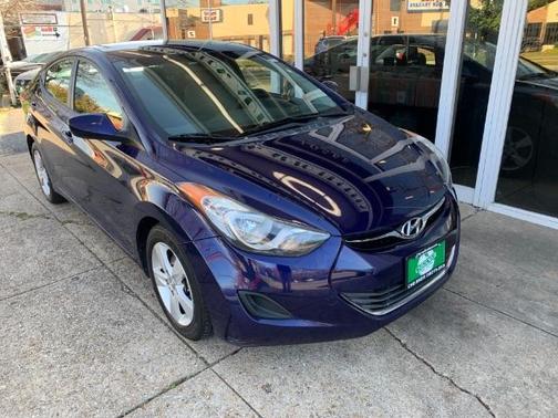 Photo 3 of 32 of 2013 Hyundai Elantra GLS