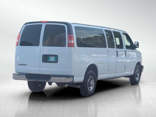 Summit White 2017 Chevrolet Express 3500 LT