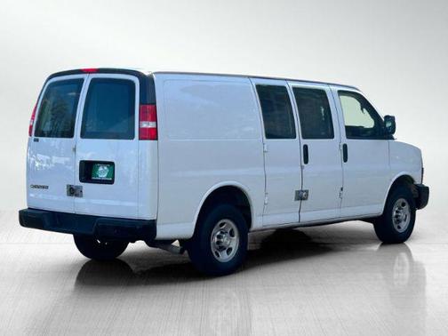 Summit White 2021 Chevrolet Express 2500 RWD 2500 Regular Wheelbase WT