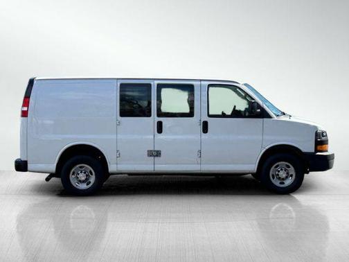 Summit White 2021 Chevrolet Express 2500 RWD 2500 Regular Wheelbase WT