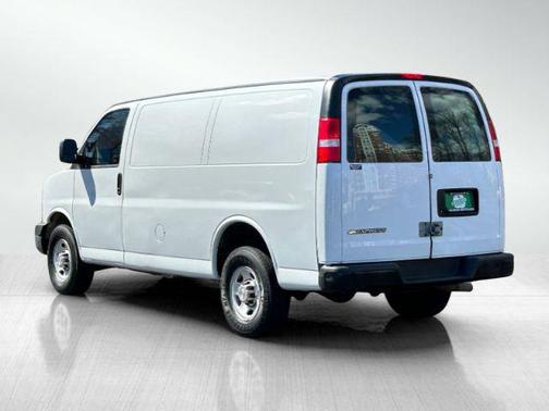 Summit White 2021 Chevrolet Express 2500 RWD 2500 Regular Wheelbase WT