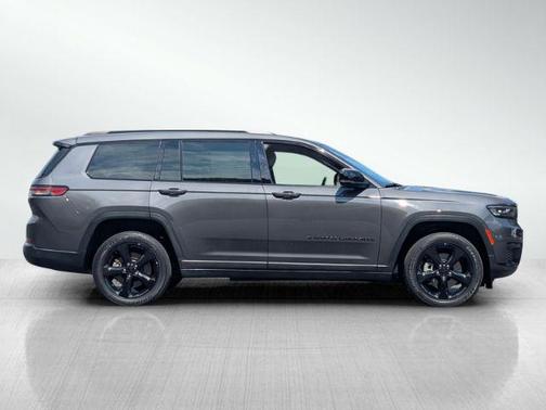 Baltic Gray Metallic Clearcoat 2022 Jeep Grand Cherokee L Altitude