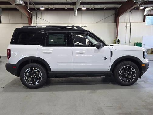 Oxford White 2025 Ford Bronco Sport Outer Banks