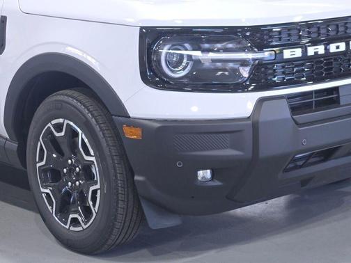 Oxford White 2025 Ford Bronco Sport Outer Banks
