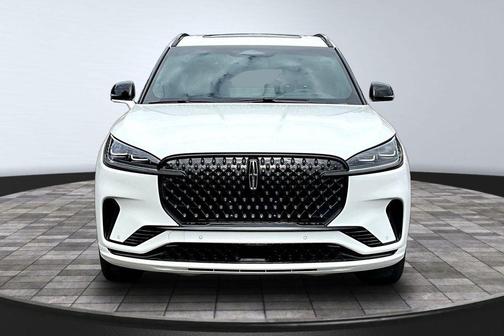 Pristine White Metallic Tri-Coat 2025 Lincoln Aviator Black Label AWD