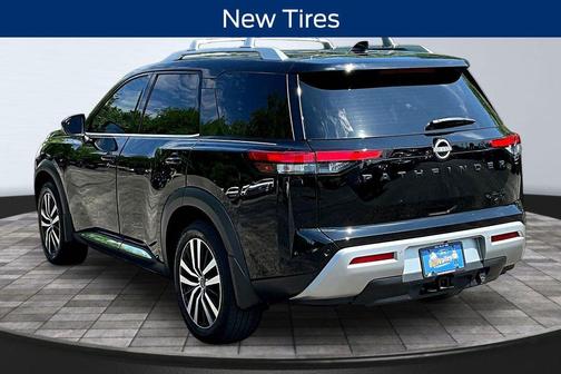 Super Black 2023 Nissan Pathfinder Platinum 4WD