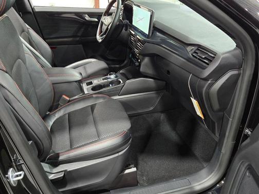 Agate Black Metallic 2025 Ford Escape ST-Line