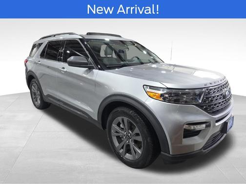 Iconic Silver Metallic 2021 Ford Explorer XLT