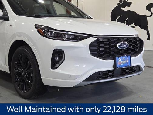 Star White Metallic Tri-Coat 2023 Ford Escape ST-Line Elite