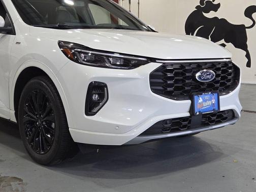 2023 Ford Escape ST-Line Elite