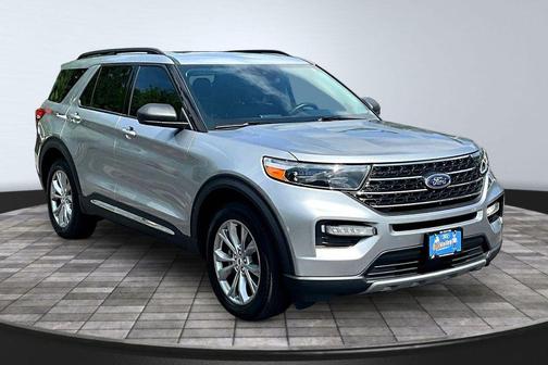 Iconic Silver Metallic 2023 Ford Explorer XLT