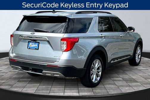 Iconic Silver Metallic 2023 Ford Explorer XLT