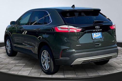 Forged Green Metallic 2023 Ford Edge SEL
