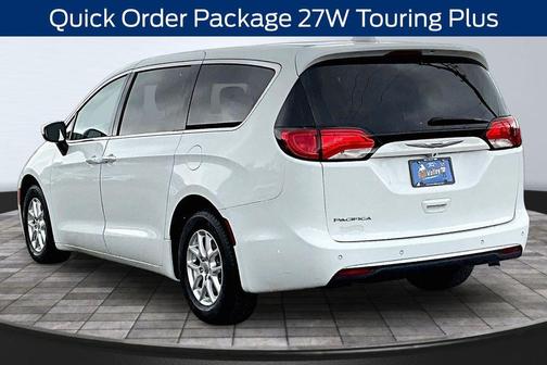 Bright White Clearcoat 2017 Chrysler Pacifica Touring