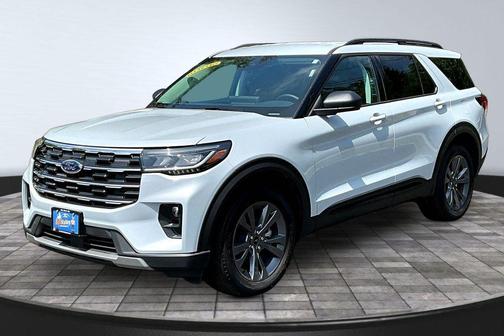 Space White Metallic 2026 Ford Explorer Active