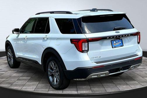 Space White Metallic 2026 Ford Explorer Active