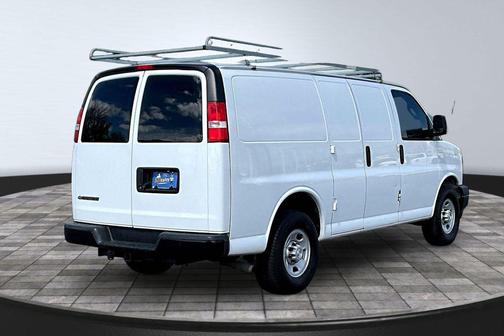 Summit White 2017 Chevrolet Express 2500 Work Van