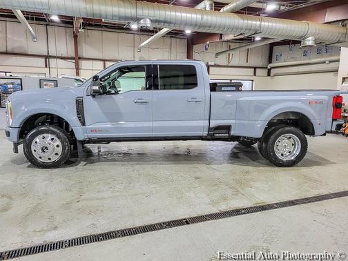 Glacier Gray Metallic Tri-Coat 2027 Ford F-450 Platinum