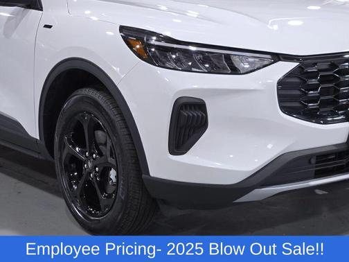 Star White Metallic Tri-Coat 2025 Ford Escape ST-Line