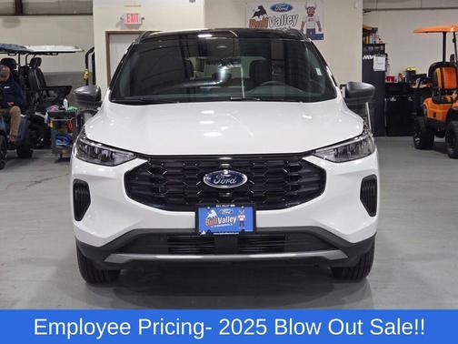 Star White Metallic Tri-Coat 2025 Ford Escape ST-Line