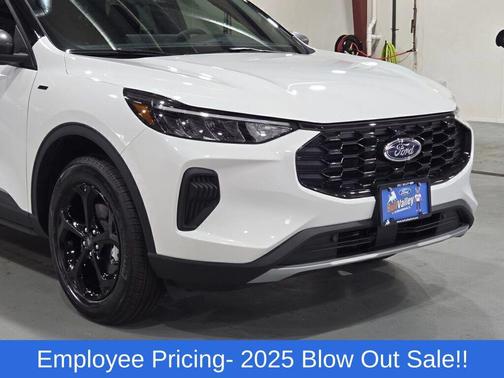 Star White Metallic Tri-Coat 2025 Ford Escape ST-Line