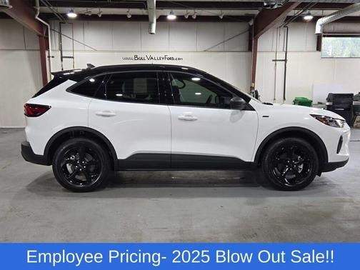 Star White Metallic Tri-Coat 2025 Ford Escape ST-Line