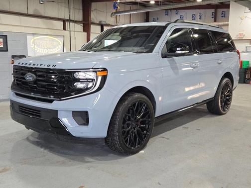 Glacier Gray Metallic TriCoat 2025 Ford Expedition Platinum