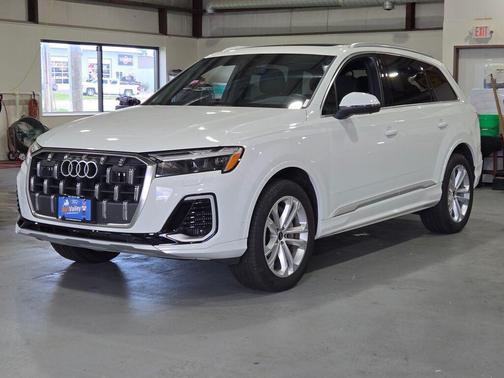 2025 Audi Q7 55 Premium Plus
