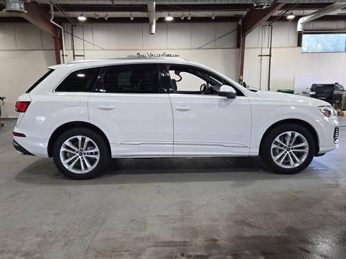 2025 Audi Q7 55 Premium Plus