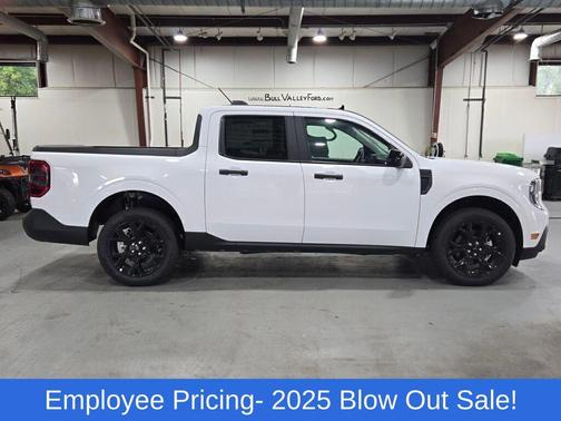 Oxford White 2025 Ford Maverick XLT