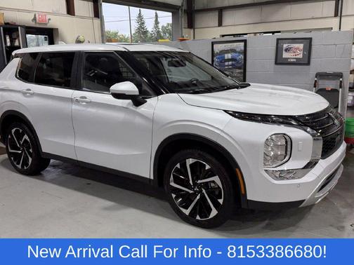 White Diamond 2024 Mitsubishi Outlander SE S-AWC