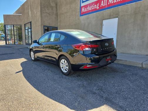 2019 Hyundai ELANTRA SE