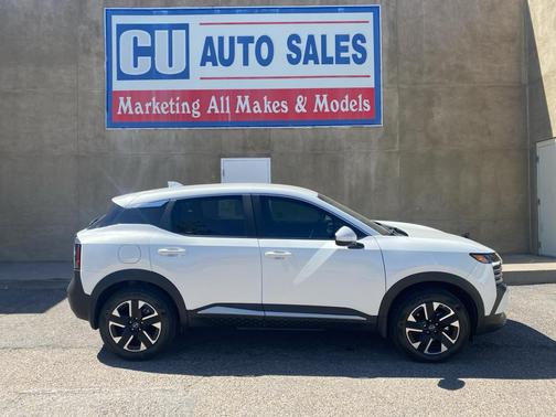 Aspen White Tri 2025 Nissan Kicks SV