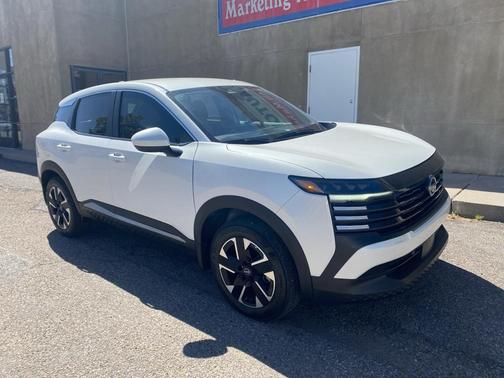 Aspen White Tri 2025 Nissan Kicks SV